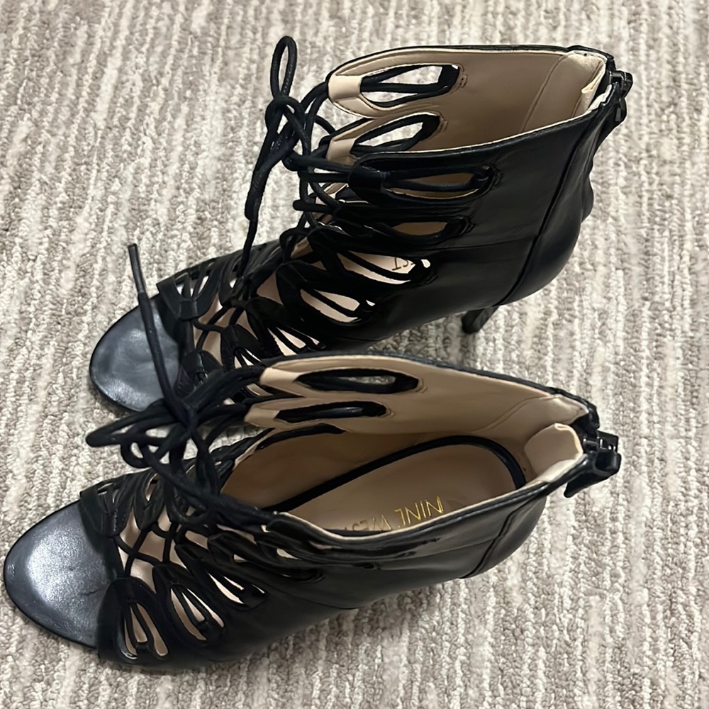 Lace up black heels size 6 EUC